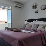 Rooms Lucky